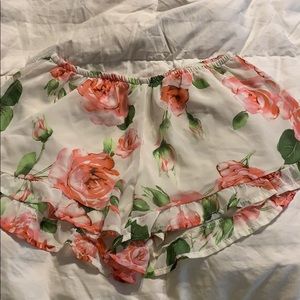 Cream floral print ruffled shorts